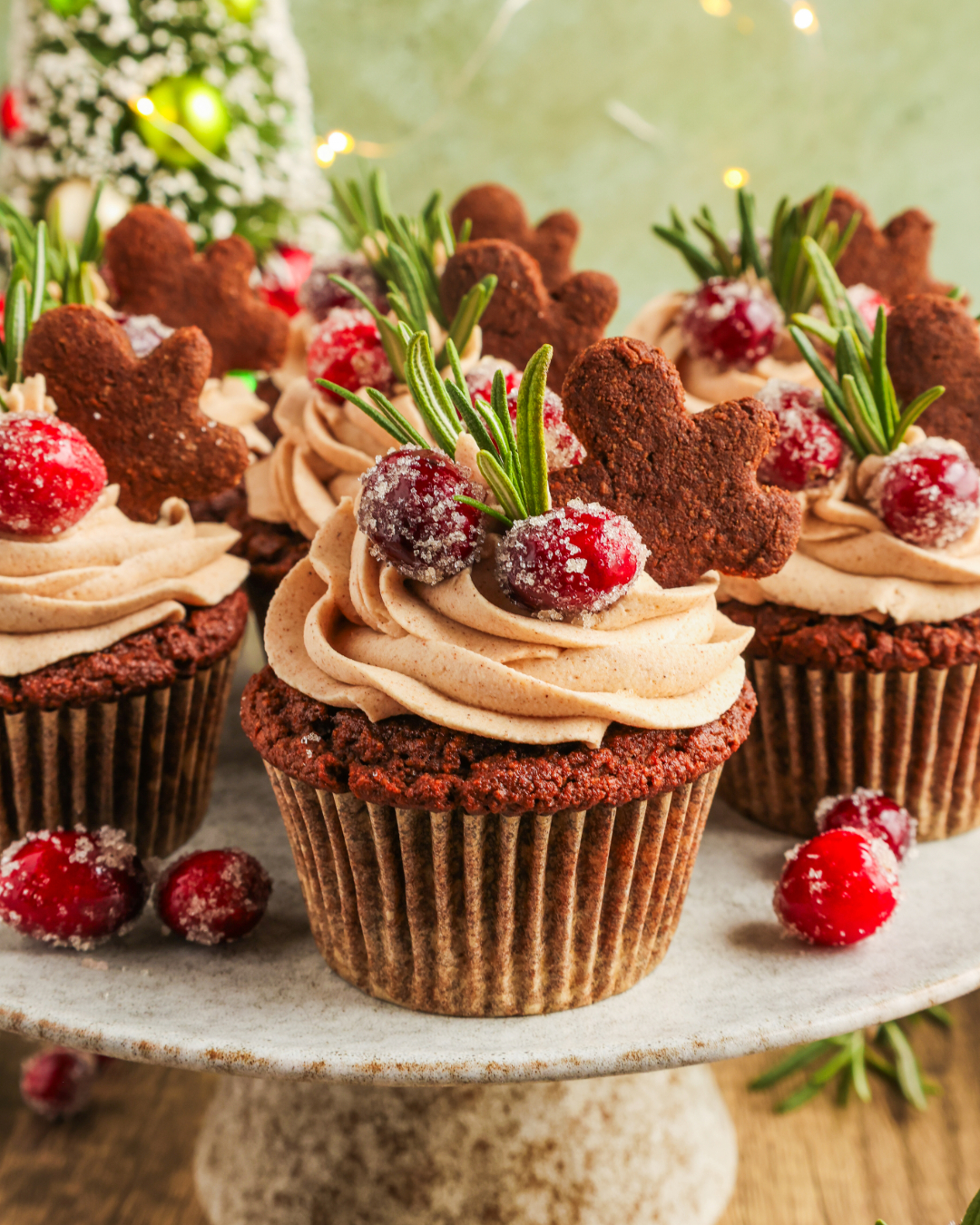Gingerbread Cupcakes with Cinnamon Cream Cheese Frosting {GF, Vegan, Paleo}